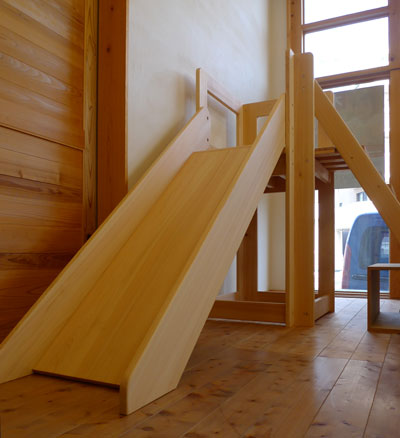 住宅用｜屋内木製すべり台の仮組み | ヒノキクラフト・ショップブログ