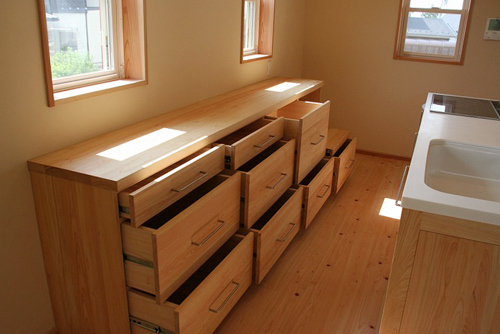 木製無垢の食器棚