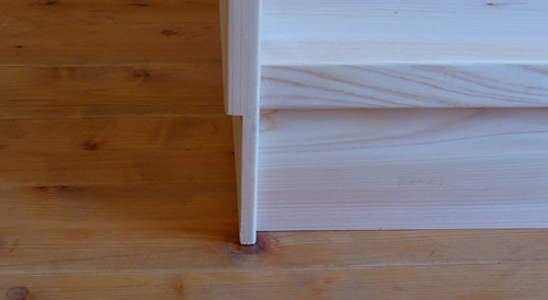 檜の本棚巾木用の欠き