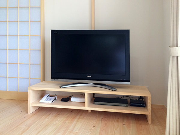 ひのき無垢　シンプルなテレビボード2