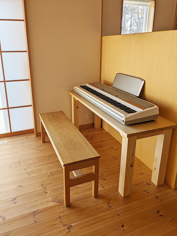 ヒノキクラフト　ピアノテーブル2