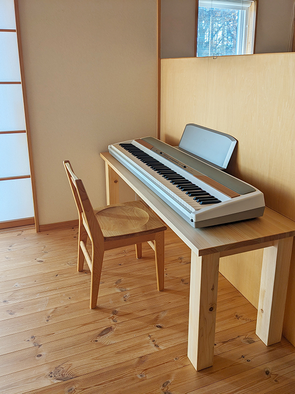 ヒノキクラフト　ピアノテーブル1